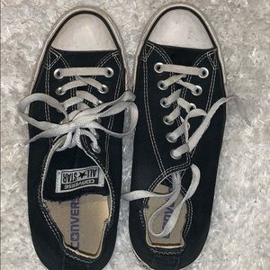 Black and white converse!!
